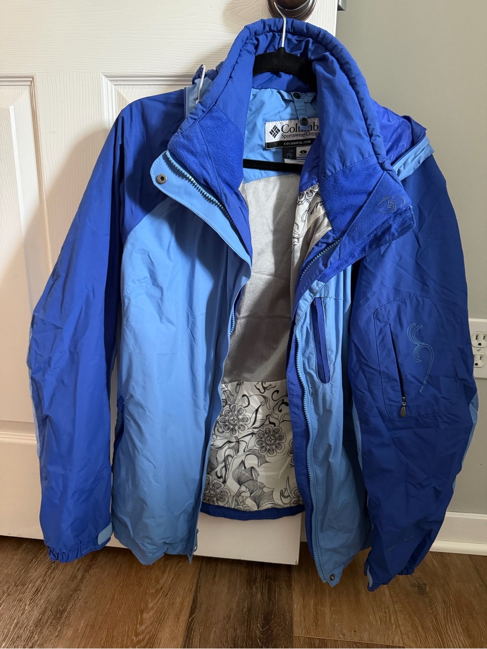 Columbia Men’s Two-Tone Blue Ski Jacket